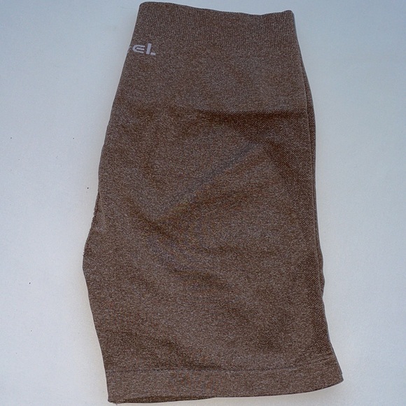 Sunzel fitness lifting yoga shorts taupe Med - Picture 5 of 6